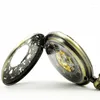 Relojes de bolsillo Antiguo Exquisito Pet Fish Hollow Relief Reloj mecánico Vintage Estilo de caballero Accesorios Colgante Collar Reloj