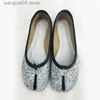 Обувь для обуви 2023 Женщины подлинная кожаная плоская туфли летние расколотые туфли Tabi Lady Balletcore Brand Designer Shoes White Ninja Tabi Shoes T230714