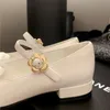 Sapatos formais femininos de pele de carneiro envernizados sapatos Mary Jane dedo do pé redondo flat balé colher designer de alta qualidade fivela de metal uma alça sapatos femininos