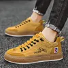 Klädskor trendiga män skateboardskor gul streetwear designer skate skor män lägenheter sneakers bekväm tjock sula sport sneakers man 230714