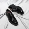 Patent Oxfords echte Mode Leder Männer männliche Schnürung Oxford Solid Cap Toe Hochzeitsfeier Büro formelle Kleiderschuhe für Männer 92