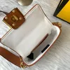 مصمم نساء مصغرة الأنيقة التطريز الأنيق الكتف خمر كيس المنسوجة الملونة Canvas Crossbody Bag F8BS019