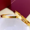 2024 Inga diamanter Bangle Woman Rostfritt stål Pararmband Mens Fashion Jewelry Valentine Day Gift för manliga tillbehör Partihandel Bästa kvalitet