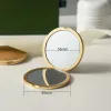 العلامة التجارية المصممة Make Up Mirror Portable Female Planping Mirrors for Friends Classic with Hand Gift Box