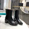 Stivali con cerniera laterale con decorazione in metallo tacco grosso stivaletti Chelsea alti scarpe in pelle Almond Toes stivali da equitazione alti fino al ginocchio designer di lusso marchi di scarpe per calzature di fabbrica