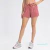 2024 LL LELEMONS WOMENS YOGA SHONTS FEMININE CARICO OUTFIT CINCHABLE DROWCORD RONING SHORT PANTS LADIES SPORTSWEAR SOLID COLOR GIRLS ERCUSIS2310