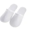 Chaussons 40 paires pour pantoufles jetables à bout fermé antidérapantes pantoufles jetables en peluche brossées ultra-fines compatibles avec el Home 230713