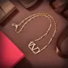 Woman Brand Pendant Necklaces V Letter Designer Pearl Luxury Vlogo Metal Jewelry Women Gold Necklace 343444