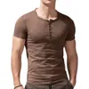 Polos pour hommes col en V Navigation T-shirt à manches courtes gothique Henley bouton Vintage pour hommes hauts surdimensionnés Tee Punk Streetwear 230714