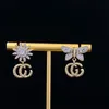 Pendientes retro de las mujeres Chic Charm Stud Pendiente Gold Eardrop Vintage Designer Party Classic Jewelry Tocado con paquete de caja