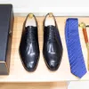 Stil handgefertigtes klassisches Männerkleid echtes Leder Italienisch Ganz geschnittenes Oxford-Schnüre-up-Bürogeschäft formelle Schuhe für Männer 553