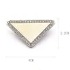 Vrouwen Driehoek Diamanten Broches Designer Jurk Sieraden Goud Zilver Brief Broche Pin Mannen Pak Jas Trui Breastpins Luxe Pins