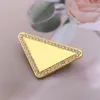 Vrouwen Driehoek Diamanten Broches Designer Jurk Sieraden Goud Zilver Brief Broche Pin Mannen Pak Jas Trui Breastpins Luxe Pins