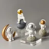 Oggetti decorativi Figurine Resina moderna Modello di astronauta Decorazione della casa Figura carina Soggiorno Decorazione della tavola Camera dei bambini Regalo di compleanno 230714