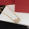 Valentino Frau Marke Anhänger Halsketten V Brief Designer Perle Luxus Vlogo Metall Schmuck Frauen Gold Halskette 5634