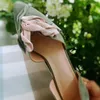 Sandaler Super Nice Shoes Women's 2023 Summer Niche Design Estetic Petal Pointed Toe Grunt platt handgjorda söta