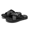 Tofflor sommar svart öppen tå mjuka sandaler andas och bekväma casual mode strandskor män
