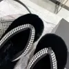 مصمم الشتاء النعال النساء شرائح الفراء الماس مفتوحة إصبع القدم Flip Flop Flop Rhinestone Plats Flats Shoeer حذاء امرأة