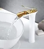 Rubinetti per lavabo da bagno Rubinetto a cascata Rubinetto in ottone bianco oro Rubinetto nero e freddo