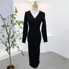 Robes Décontractées Noir Tricoté Côtelé Midi Pour Femmes Col En V Élégant Vêtements Coréens À Manches Longues Plis Vestidos Robe Moulante Automne Hiver