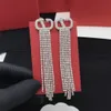 Kobieta w uroku Letter v Gold Metal Earing Designer Stud Pearl Orecchini Luxury Vlogo Jewelry Hoop Women 6045