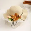 Chapeaux à bord large pour les femmes d'été tissage décoration de fleur du chapeau de paille dentelle