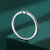 2022 Nowy klasyczny prostokątny szmaragdowy pierścień dla kobiet pojedynczy rząd diamentów Oryginalny srebrny walentynki biżuteria na dzień L230704