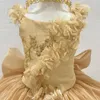 Luxury Gold Flower Girls Dress Off the Shoulder Appliques Pearls 3Dflower Ball Gowns Söt barnklänning Vestidos Para Ninas