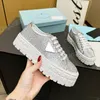 Toppdesigners skor casual skor sneakers klänning skor lyx läder kristall glitter diamant dubbel hjul platt skor 5 cm präglade gummibotten loafers med låda