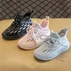 Stze 21-36 Nya barnskor Girls 'Sports Boys' Tide Shoes 2023 Summer Lace-Up Mesh Sports Shoes Breattable and Bekväm platta skor