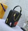 Luxe designer clutch bag mannen vrouwen Dopp Kit portemonnee basketbal serie portemonnee reliëf bloem letters handtas hoogwaardige Taurillon lederen mode toilettassen