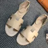 Designer Sandals One ремешок женская обувь путешествовать по плоской сандалиям пляж римские туфли, укорененные сандалиями с ногами с размером коробки 35-42