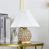 Lampy stołowe transgraniczne Nordic Crystal Lampa przytulna i romantyczna minimalistyczna nowoczesna moda plisowana koreańska dekoracja sypialni nocna