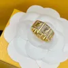 Fashion Gold Letter Ring Pake for Woman Personality Party Party Wedding Amantes de presente Anéis de noivado de jóias com caixa NRJ229Z