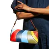 Designväska kvinnor handväska kontrasterande färg sömnad nisch väska dragkropp crossbody väska triangulär diamantgitter vikar väska regnbåge godis färg underarmsäck