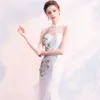 Etnisk kläder kinesiska stil kvinnliga broderier blomma sjöjungfru klänning smal sexig hög delad kvällsfest cheongsam vit brudtärna 322i