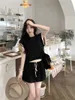 Kvinnors spårningsdräkter Iyundo Summer Two Piece Set Short Sleeve O Neck Casual T-shirt och elastiska midjeshorts kollisionsfärg Korean Chic