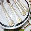 Matlagningsredskap 4 PCSSet Vintage Western Gold Plated Dyne Dinner Fork Knife Set Golden Cotarly Rostfritt stål Gravering Tabeller 230714