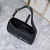 O fogo deste ano para explodir a bolsa nas axilas, o contorno do corpo da bolsa e conciso, tridimensional, parece forte, mas não muito nítido, novo design da fivela do pacote plug-in