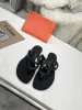 Designer Rubber Flat Slides Sandals Summer Jelly Slippers Pool Beach Bathroom Sandal Women Street Fashion Shoes D2307153F