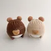 Koreanische Gestrickte Baby Mütze Mit Ohrenklappen Nette Bär Bommel Kinder Hut Beanie Warme Herbst Winter Jungen Mädchen Ohr Schutz motorhaube Kappen