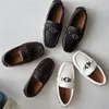 Baby Sneakers Boys Skórzowe buty dzieci swobodne mieszkania dzieci mokasyny ślizgowe metalowe klamry szykowne moccasins Flats na przyjęcie weselne 21-30