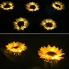 Decorazioni da giardino 2 pezzi Lampada solare da esterno a forma di girasole Lampada da esterno impermeabile a risparmio energetico per la decorazione del percorso del prato inglese L230715