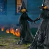 Bruxas iluminadas de Halloween com estacas de mãos dadas Bruxas gritando com sensor ativado por som Decoração de Halloween ao ar livre Y2853