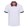 Mens Polo skjorta designer polos skjortor för man mode fokus broderi orm strumpor små bin tryck mönster klädkläder tee svart och vit herr t shirt 444