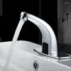 Badrumsvaskar kranar Full Automatisk induktionskran Kall och värme Intelligent infraröd sensor Hushållens handfasar TAPS TAP