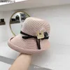 Chapeau de paille frisé de marée japonais et coréen Parasol d'été pour femme et chapeau de paille de protection solaire Filet rouge Voyage sur la plage Chapeau de paille de protection solaire à grand bord