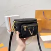 Neutrala midja väskor designer lyxmärke mini bumbag för kvinnor damer gyllene kedjor orange bokstäver blommor kvinnor fannypack purses 2307153bf