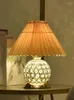 Lampy stołowe transgraniczne Nordic Crystal Lampa przytulna i romantyczna minimalistyczna nowoczesna moda plisowana koreańska dekoracja sypialni nocna