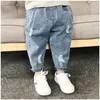 Kot pantolon çocukları gündelik çocuklar denim yırtık çocuklar pantolon toddler kız sonbahar kıyafetleri 2 3 4 5 yıl bebek harem pantolonlar 230714